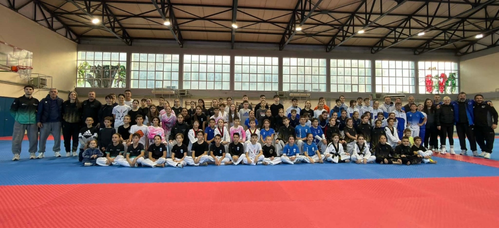 Συνάντηση συλλόγων από όλη τη Θεσσαλία και τη Βόρεια Ελλάδα, με πρωτοβουλία του ΑΣ Ταεκβοντό Λάρισας Συνάντηση συλλόγων από όλη τη Θεσσαλία και τη Βόρεια Ελλάδα, με πρωτοβουλία του ΑΣ Ταεκβοντό Λάρισας