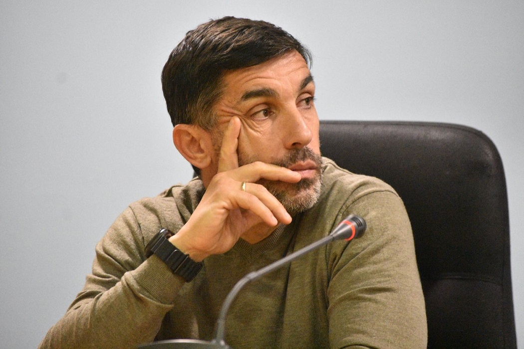 Αμφιβολίες, αμφιβολίες το μυαλό μου βασανίζουνε πολλές Αμφιβολίες, αμφιβολίες το μυαλό μου βασανίζουνε πολλές