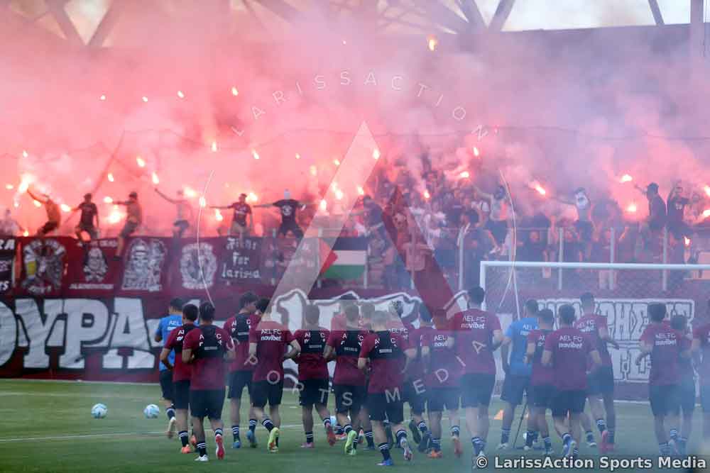 Στη Θύρα 1 οι φίλαθλοι της ΑΕΛ στην Καλλιθέα Στη Θύρα 1 οι φίλαθλοι της ΑΕΛ στην Καλλιθέα